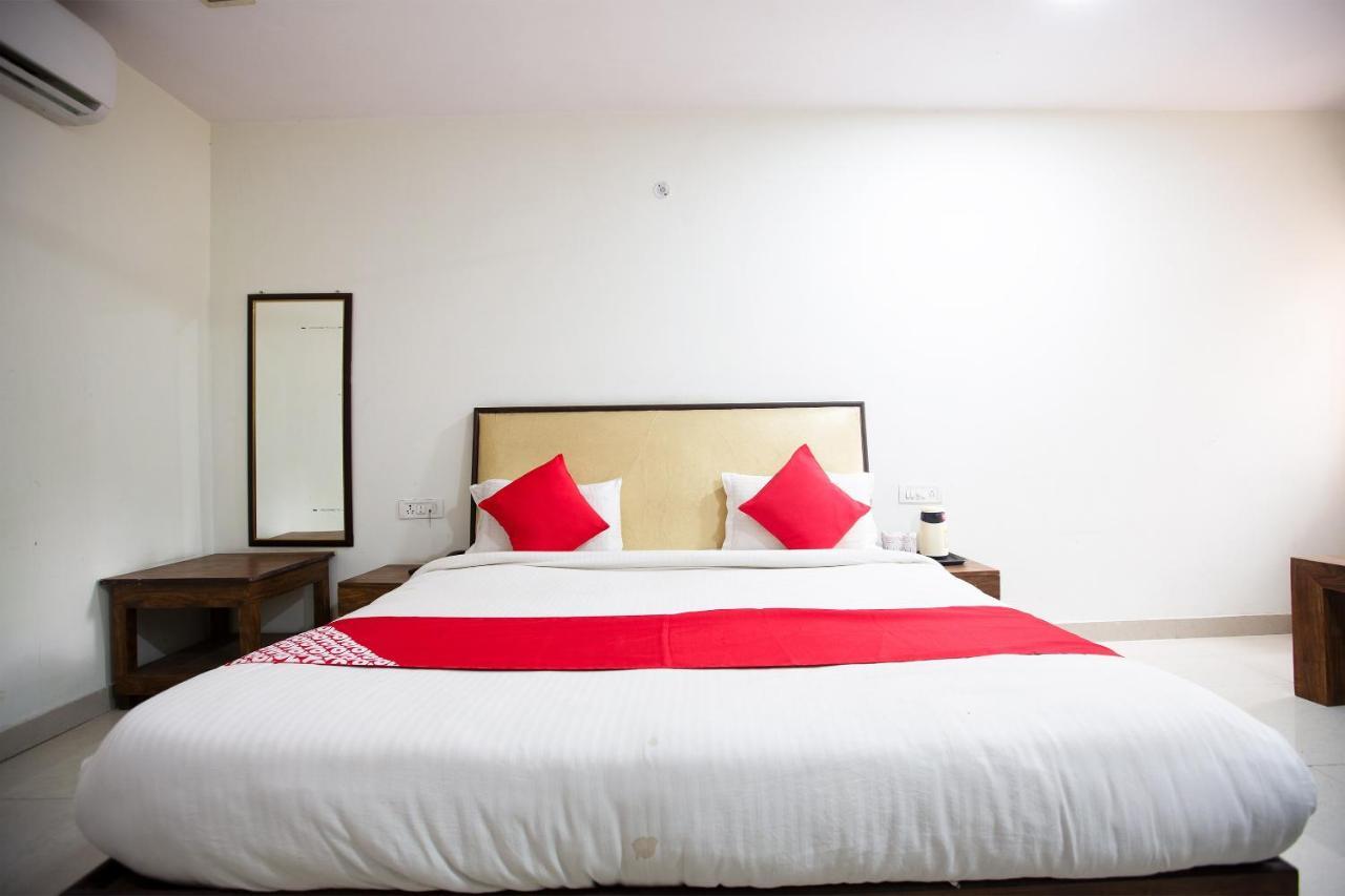 Oyo 44174 Hotel Mid Town Prime Harthala Exterior photo