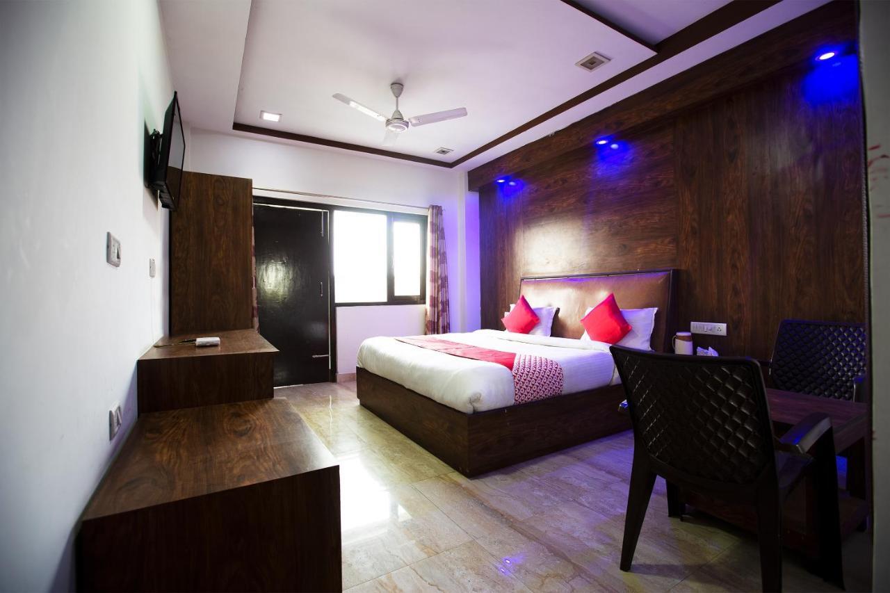 Oyo 44174 Hotel Mid Town Prime Harthala Exterior photo